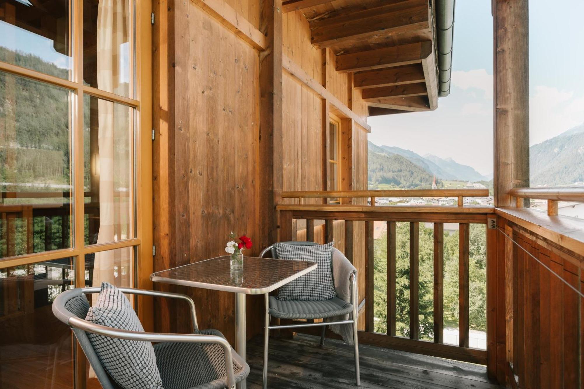 Neueroeffnung Miaflor Familien- & Aktivresort Ried im Oberinntal Ruang foto