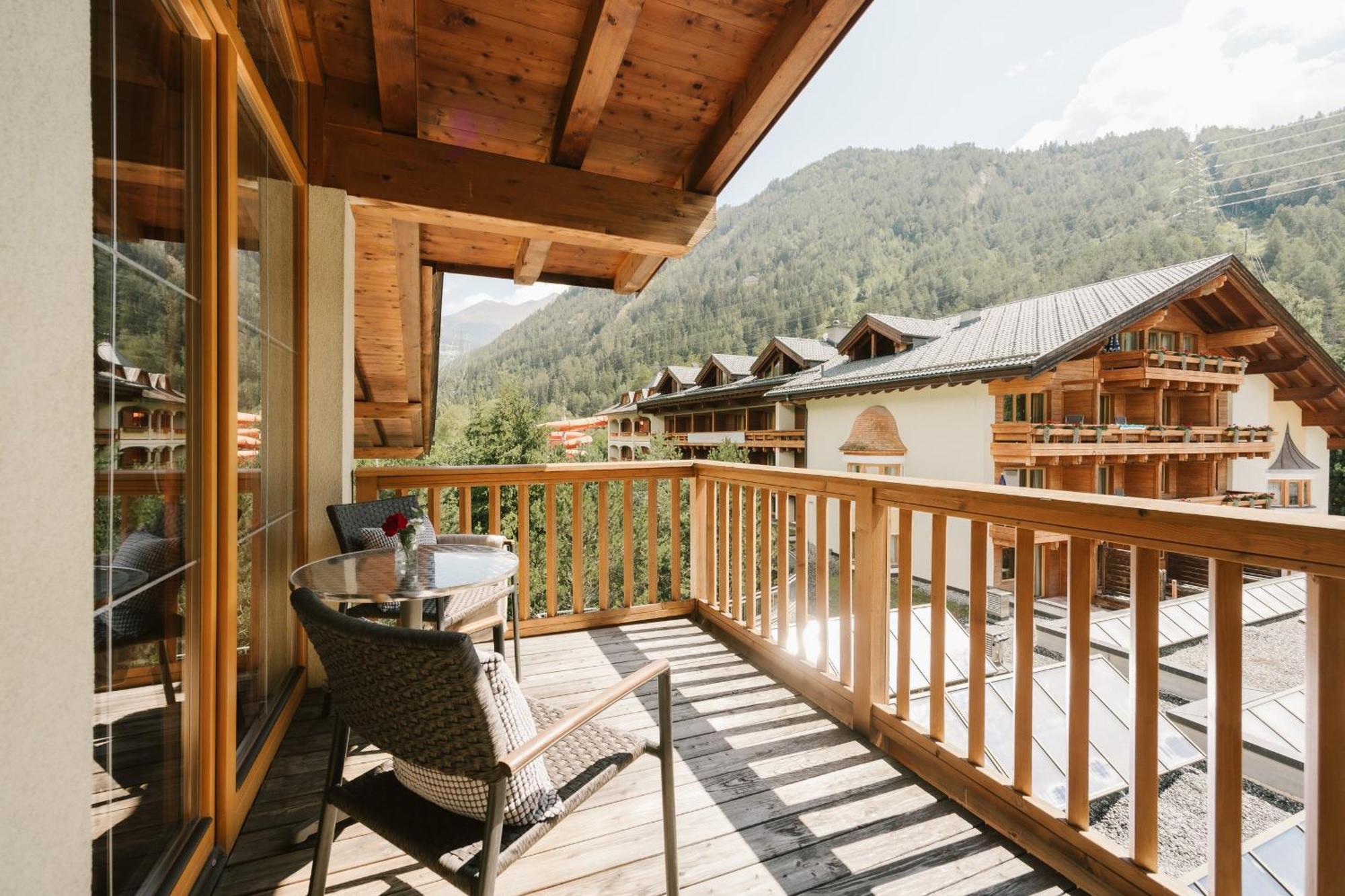 Neueroeffnung Miaflor Familien- & Aktivresort Ried im Oberinntal Bagian luar foto