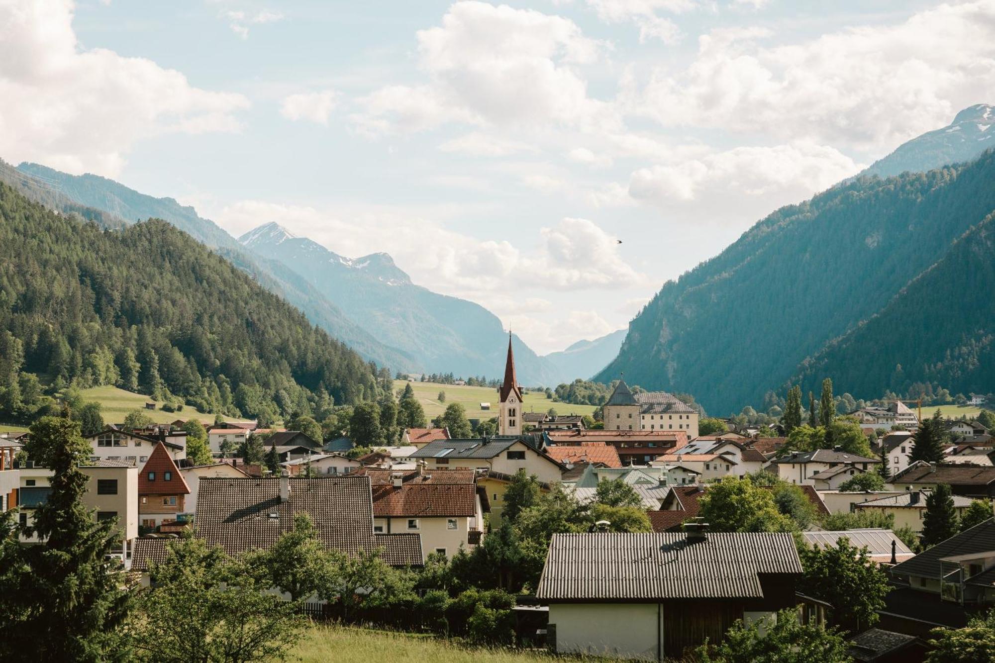 Neueroeffnung Miaflor Familien- & Aktivresort Ried im Oberinntal Bagian luar foto