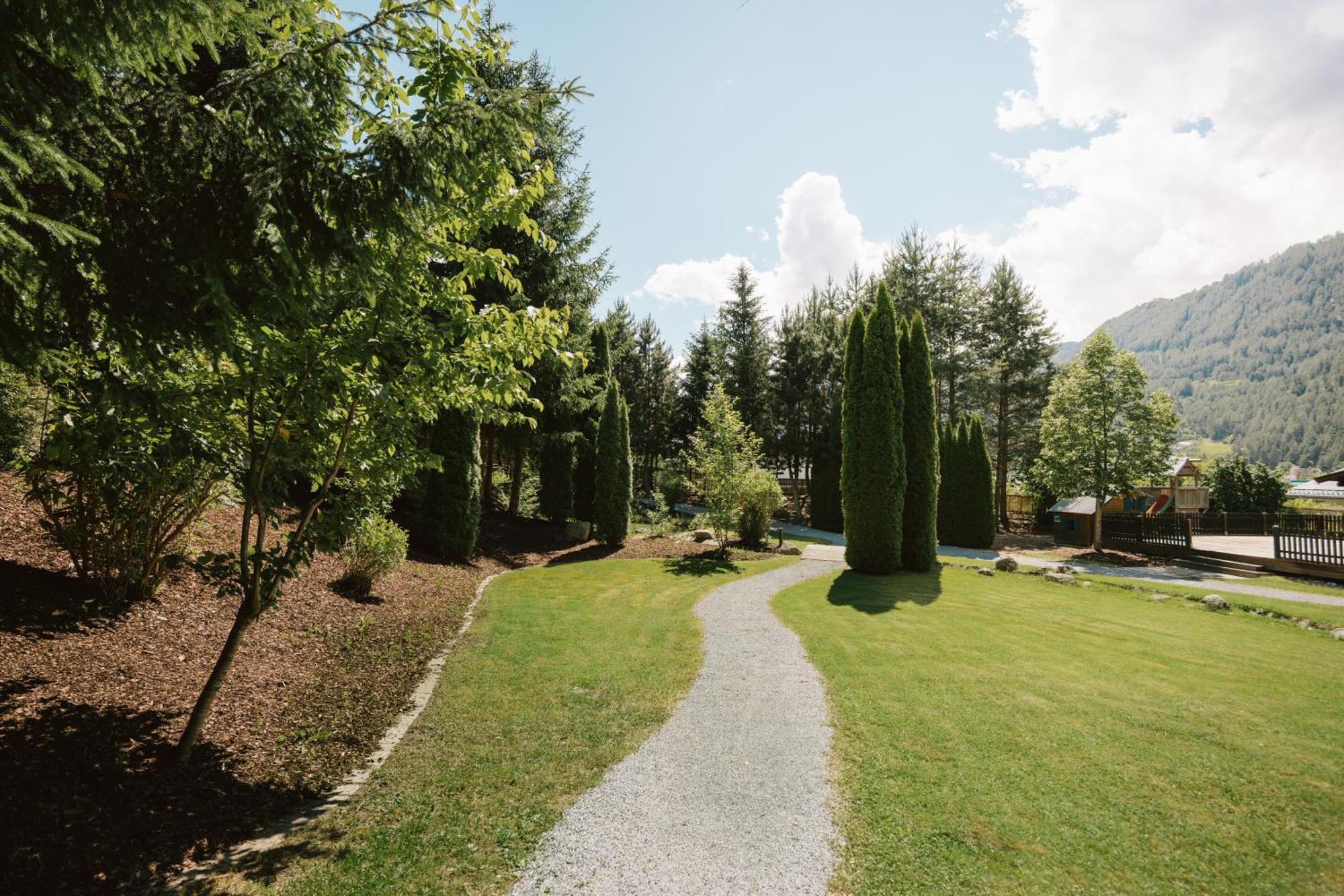 Neueroeffnung Miaflor Familien- & Aktivresort Ried im Oberinntal Bagian luar foto