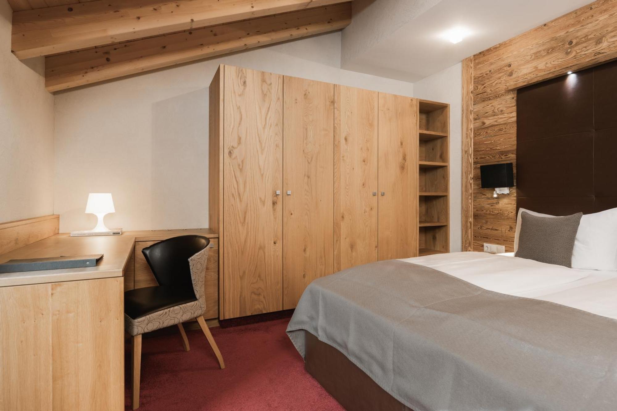 Neueroeffnung Miaflor Familien- & Aktivresort Ried im Oberinntal Bagian luar foto
